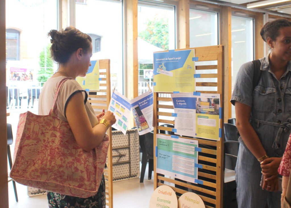 Exposition explicative sur la fabrication d'un commun